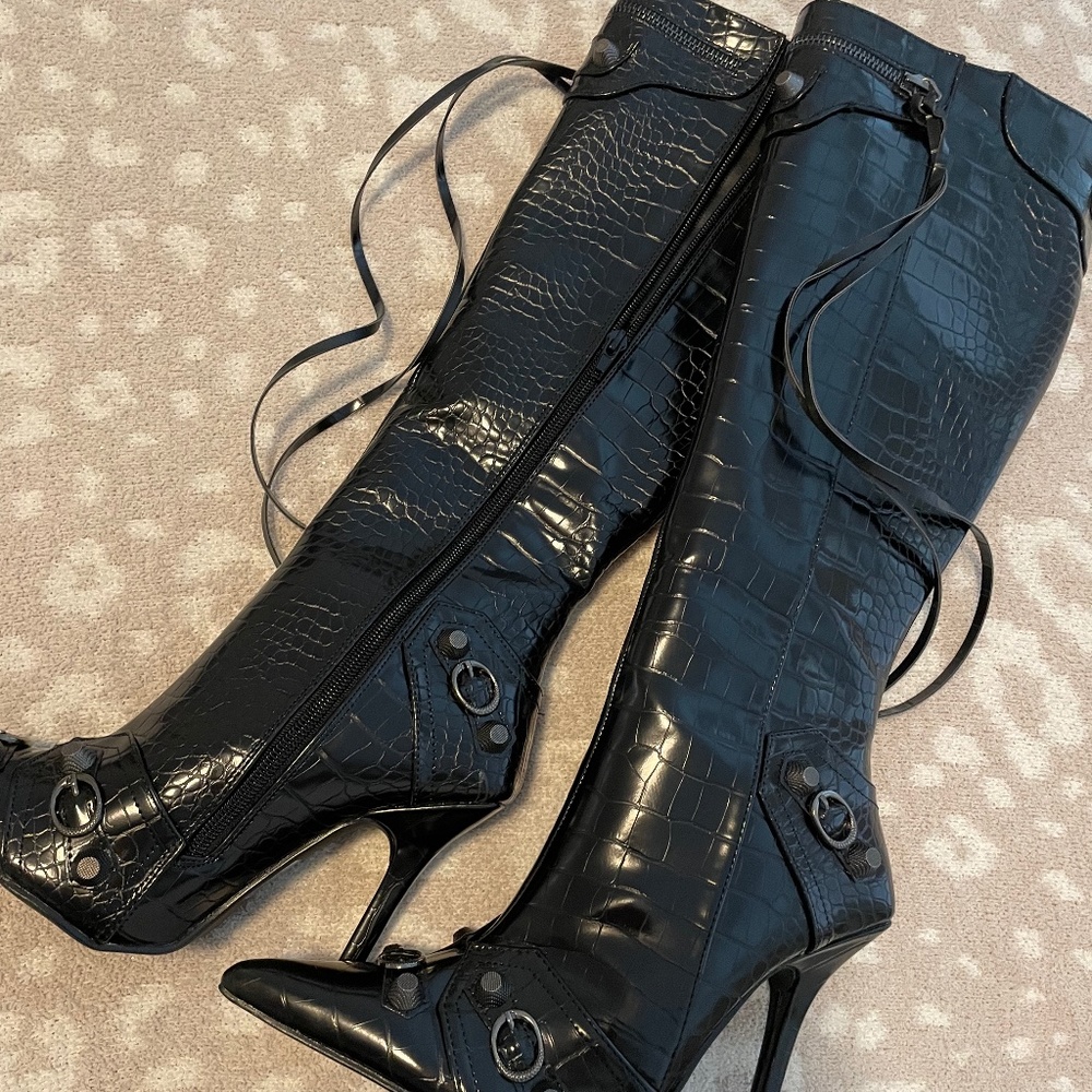 Black Knee High Heeled  Boots